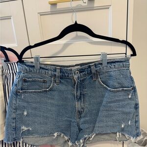Abercrombie & Fitch denim “The Mom Short”